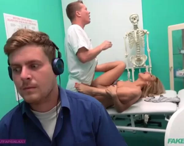 Врач трахнул пациентку дома порно видео